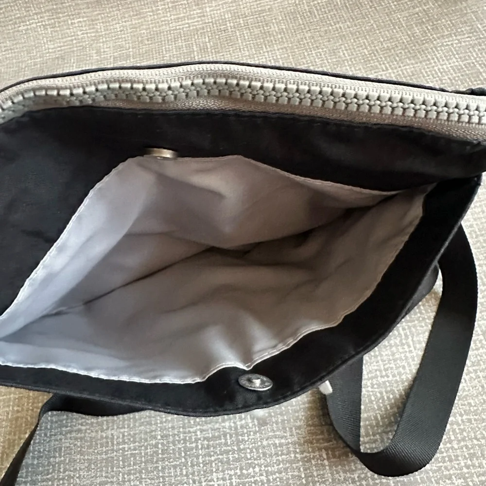 Baggallini Black Nylon Crossbody Messenger Bag Lightweight Travel Everyday